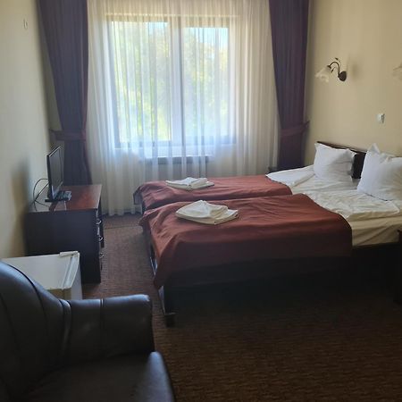 Family Hotel Bela Trjawna Exterior foto