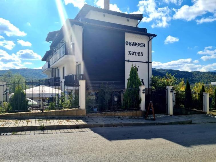 Family Hotel Bela Trjawna Exterior foto