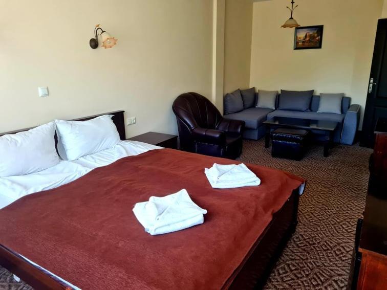 Family Hotel Bela Trjawna Exterior foto