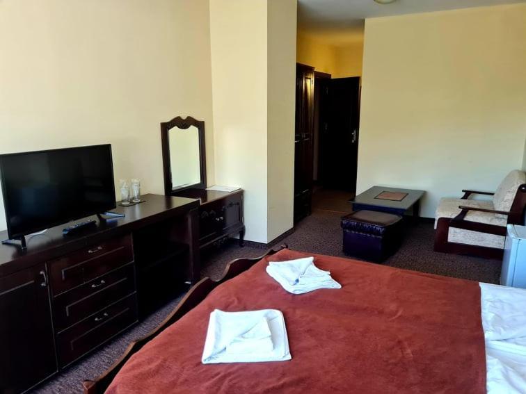 Family Hotel Bela Trjawna Exterior foto