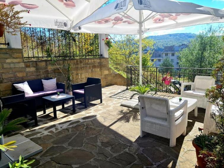 Family Hotel Bela Trjawna Exterior foto