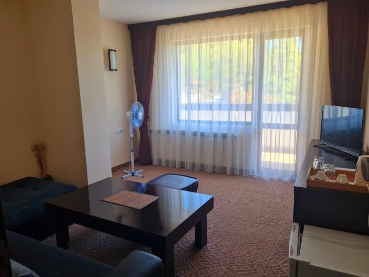 Family Hotel Bela Trjawna Exterior foto