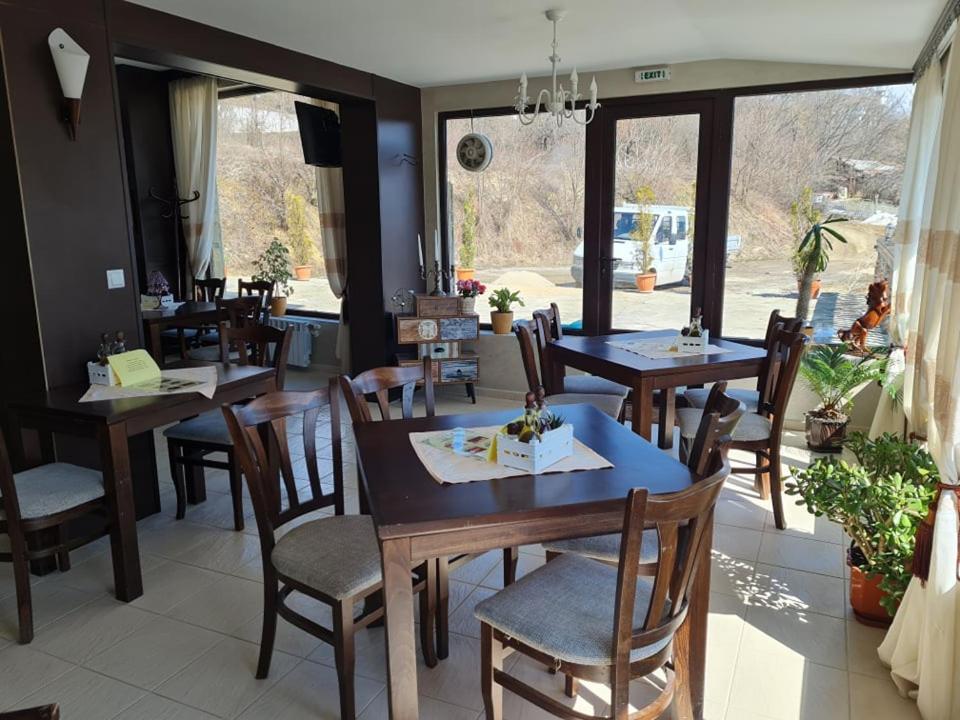 Family Hotel Bela Trjawna Exterior foto