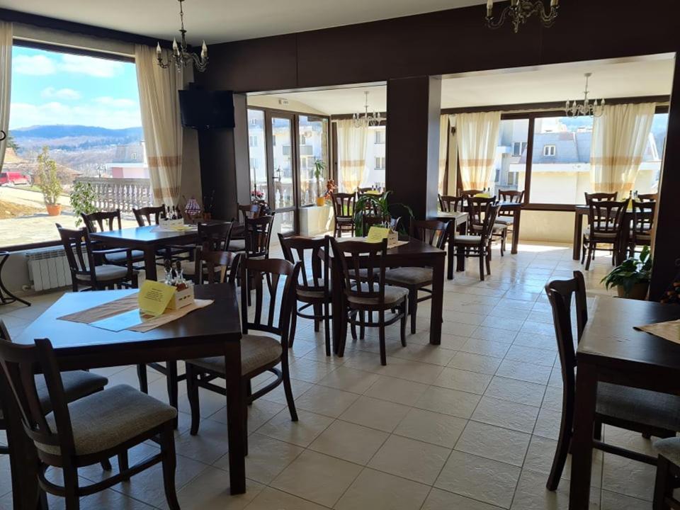 Family Hotel Bela Trjawna Exterior foto