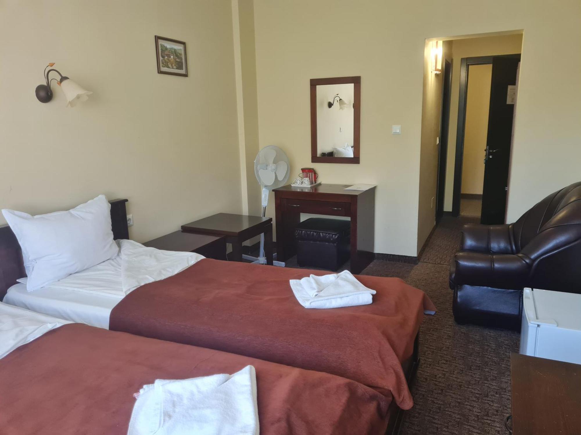Family Hotel Bela Trjawna Exterior foto