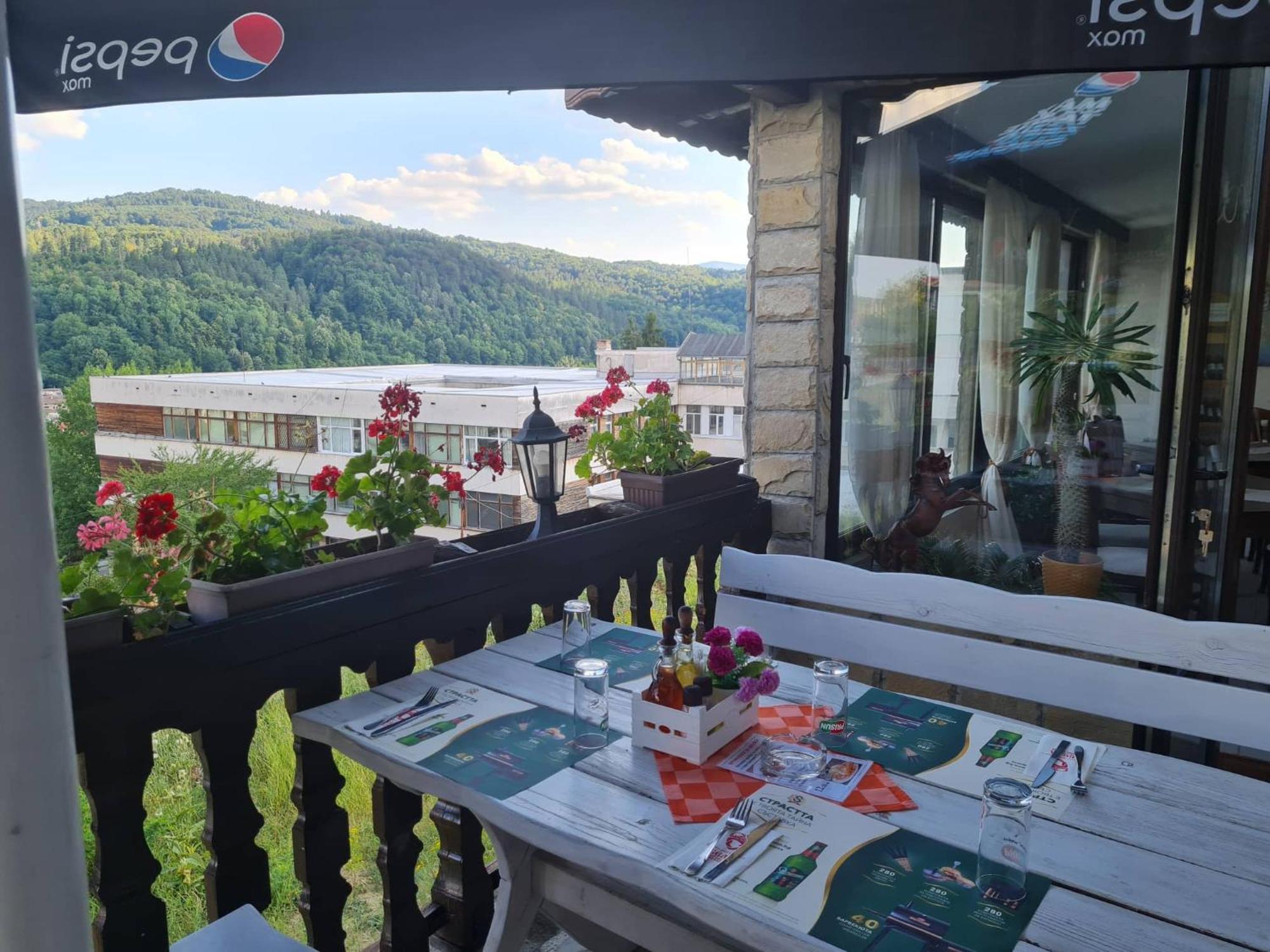 Family Hotel Bela Trjawna Exterior foto
