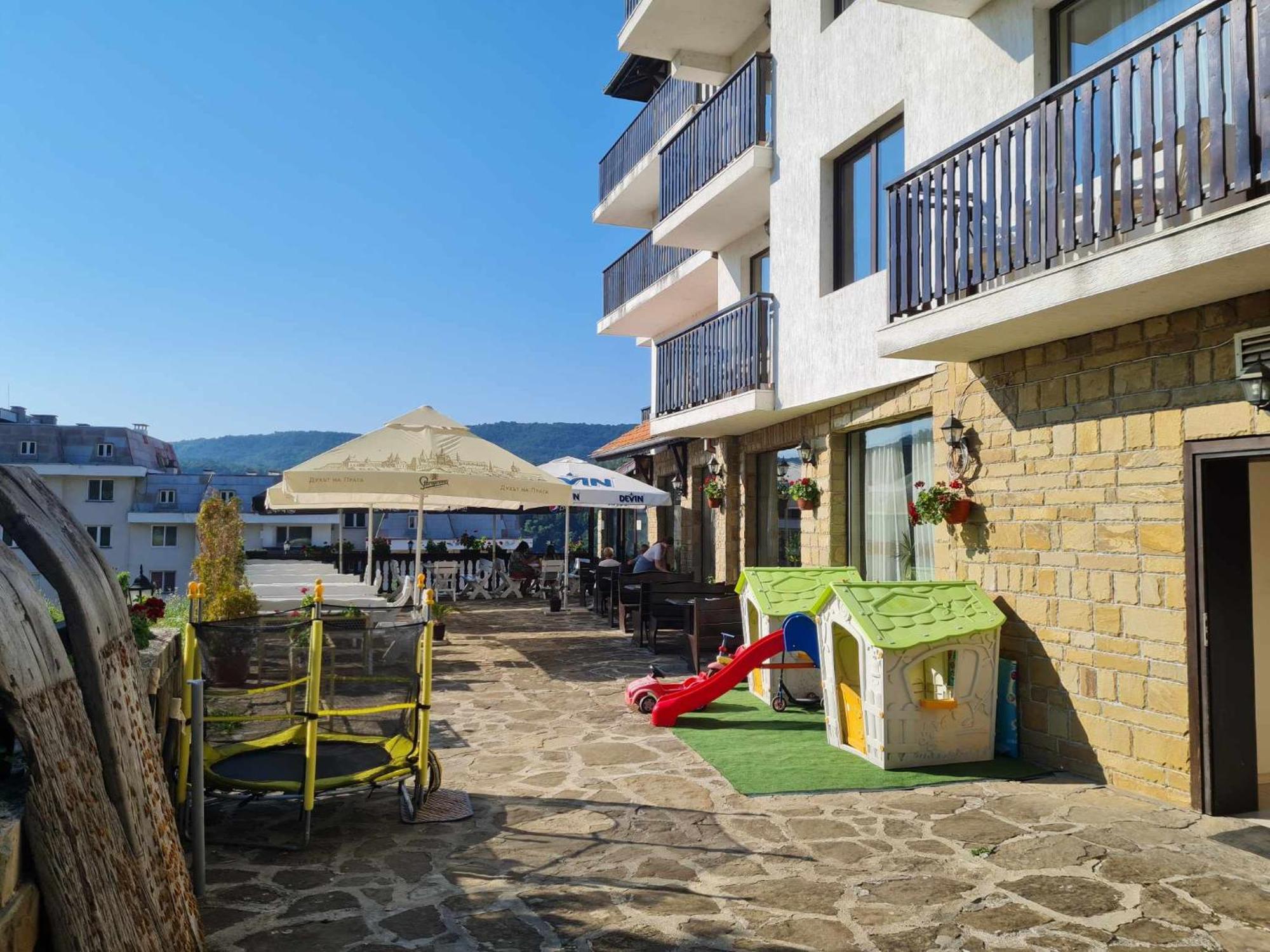 Family Hotel Bela Trjawna Exterior foto