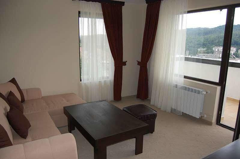 Family Hotel Bela Trjawna Exterior foto
