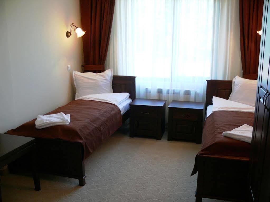 Family Hotel Bela Trjawna Exterior foto