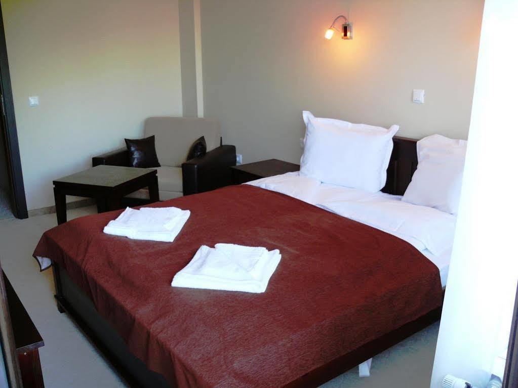 Family Hotel Bela Trjawna Exterior foto
