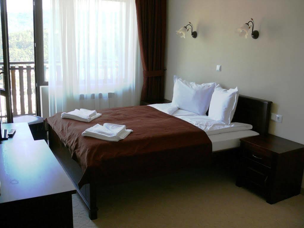 Family Hotel Bela Trjawna Exterior foto